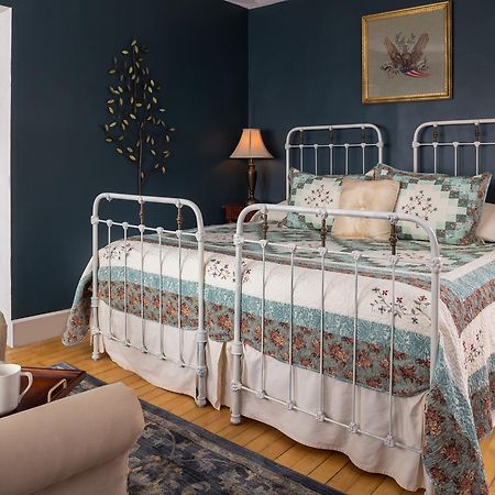 Yale Manor B&B & Yurt Glamping 外观 照片