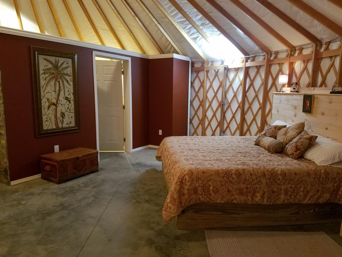 Yale Manor B&B & Yurt Glamping 外观 照片