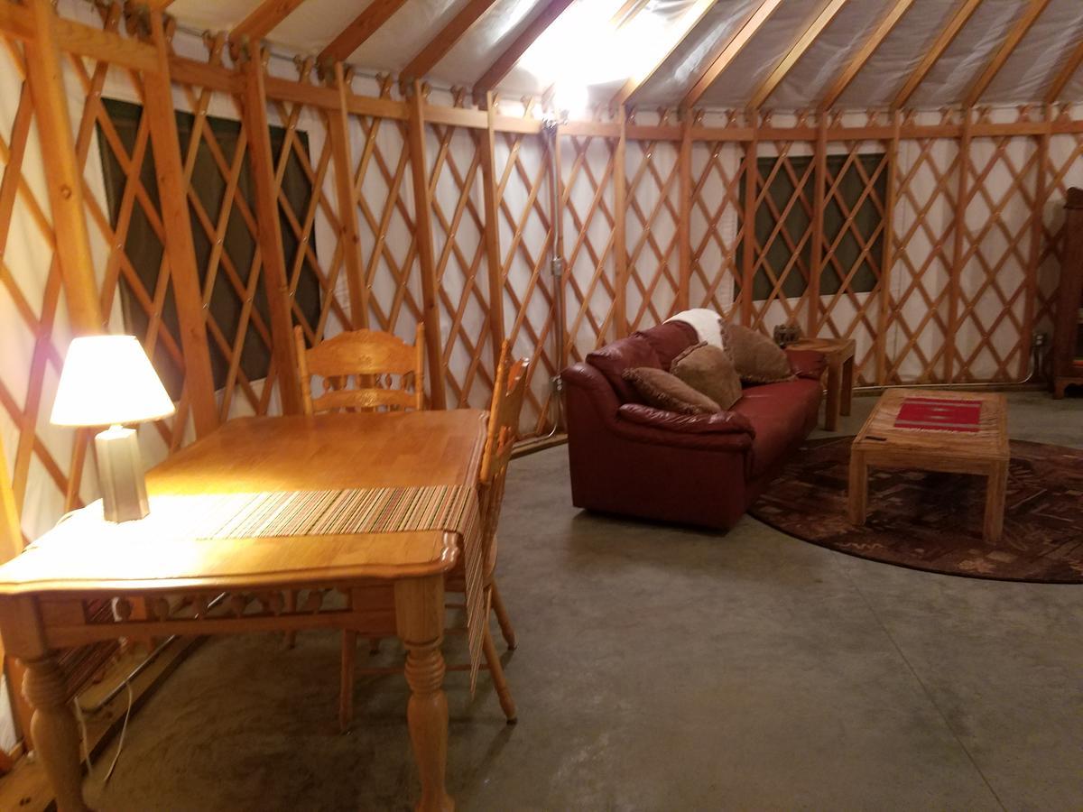 Yale Manor B&B & Yurt Glamping 外观 照片