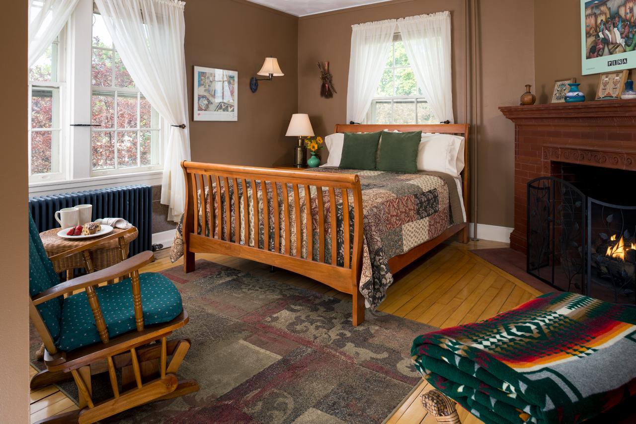 Yale Manor B&B & Yurt Glamping 外观 照片