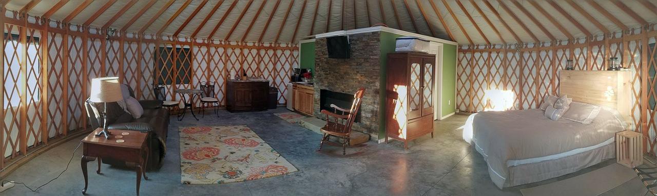 Yale Manor B&B & Yurt Glamping 外观 照片