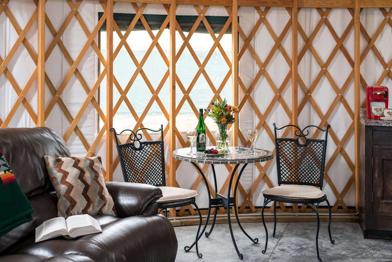 Yale Manor B&B & Yurt Glamping 外观 照片